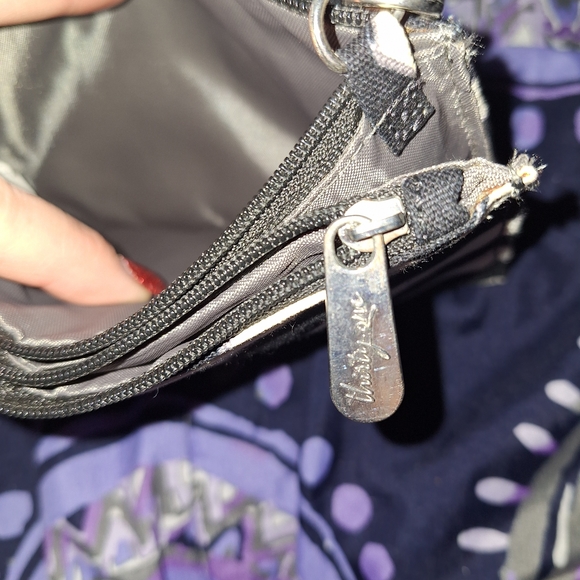 Thirty-One Black and White Chevron Crossbody Bag - Picture 6 of 9